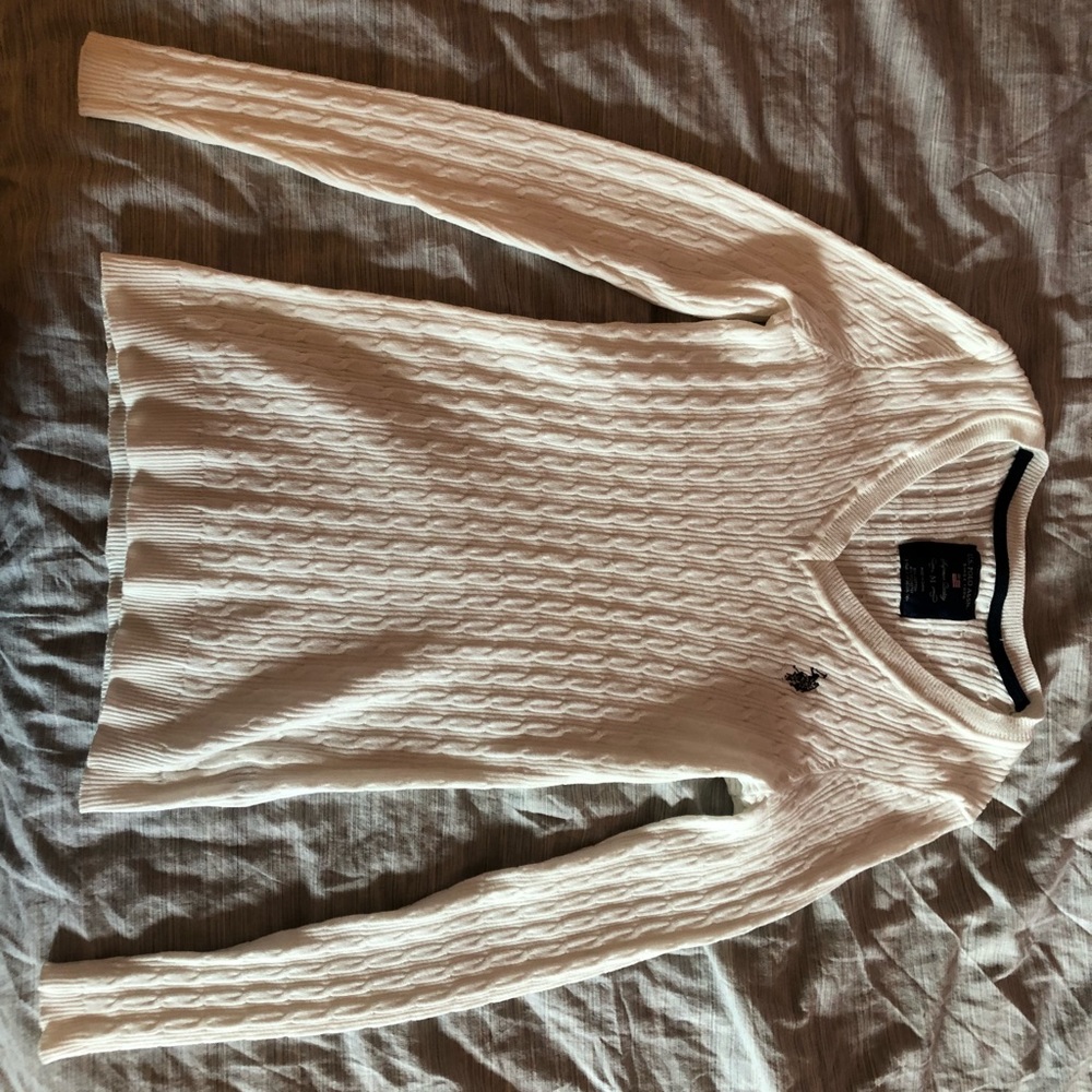 V-neck sweater. us polo assn.